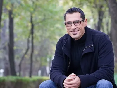 Убитият от луд съсед  психолог Нав  бил тормозен и от  бившата си съпруга