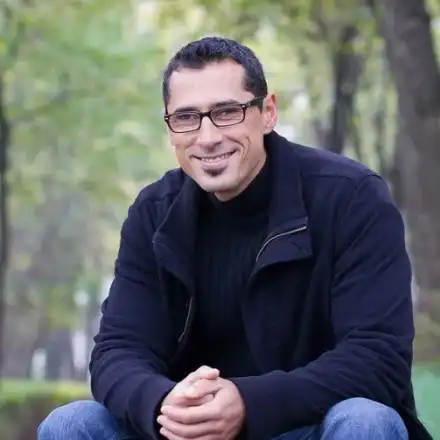 Убитият от луд съсед  психолог Нав  бил тормозен и от  бившата си съпруга