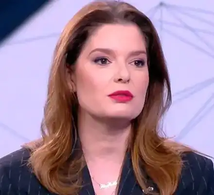 Унизително! Родители от училището на детето на Алекс Сърчаджиева я обиждали на лека жена