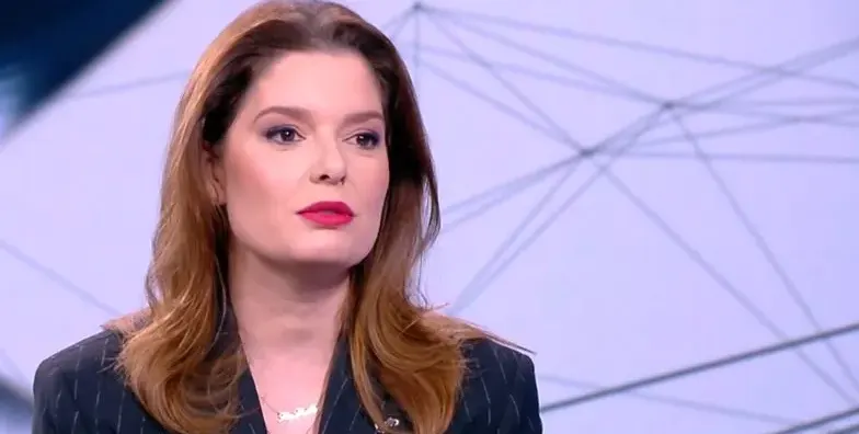 Унизително! Родители от училището на детето на Алекс Сърчаджиева я обиждали на лека жена