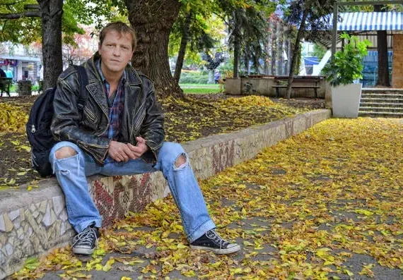 Валери Йорданов  се носи като  тийнейджър