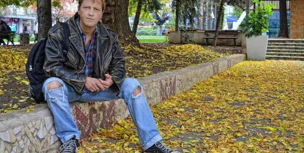 Валери Йорданов  се носи като  тийнейджър