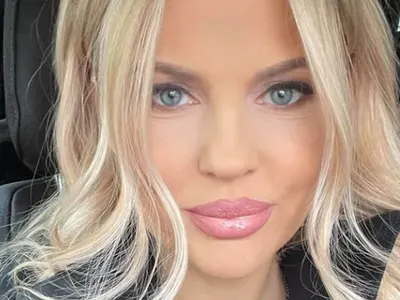 Вдовицата на Шарлопов пръска сексапил на 46