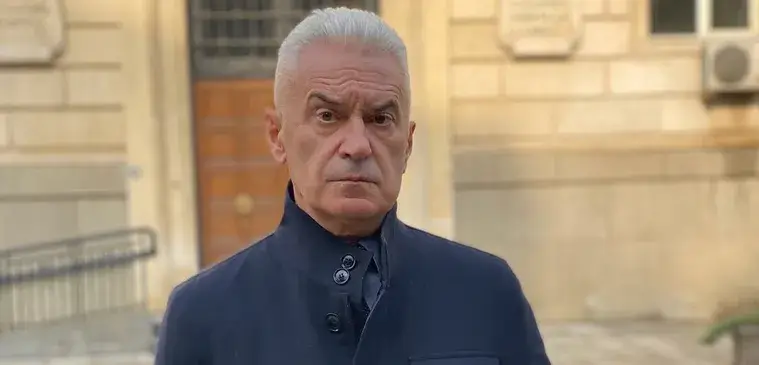 Волен Сидеров се чуди каква  е температурата в „На кафе”