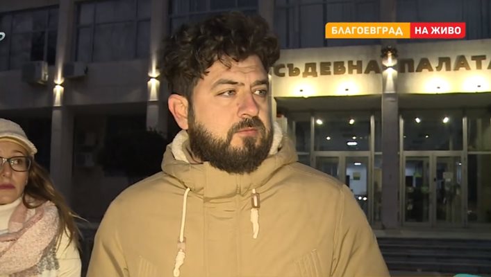 Свирепо нападение: Глутница озверели кучета наръфаха задните части на актьор