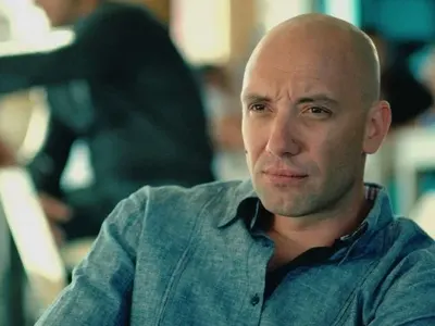 Захари Бахаров профуква 25 бона за школото на децата си