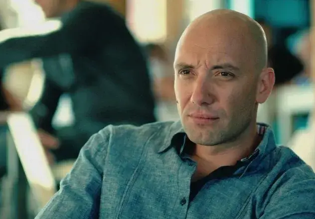 Захари Бахаров профуква 25 бона за школото на децата си