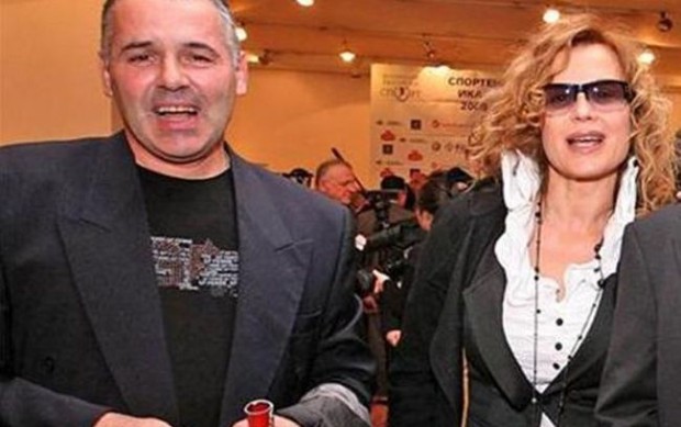 Аня Пенчева с подарък джип от мъжа си