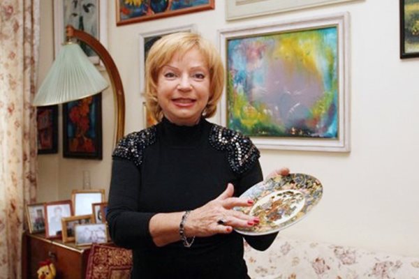 Легендарната Мария Янакиева ослепя след операция