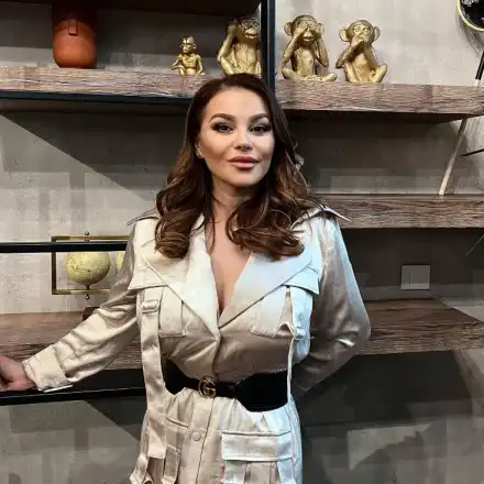 А дали й отива?! Деси Слава каза сбогом на русия цвят