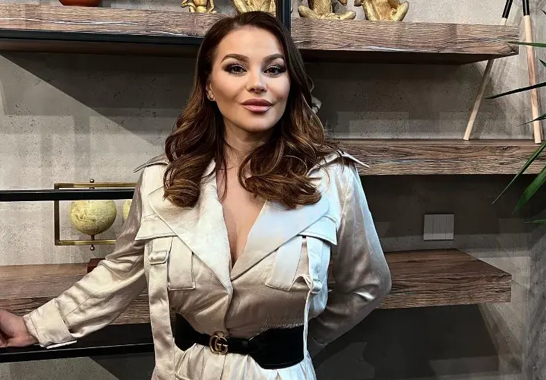 А дали й отива?! Деси Слава каза сбогом на русия цвят