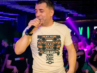 Алекса пее сръбско с Борис Дали