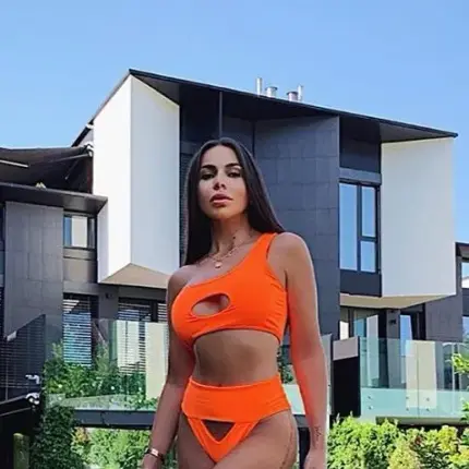 Алисия поддържа форма с пилатес