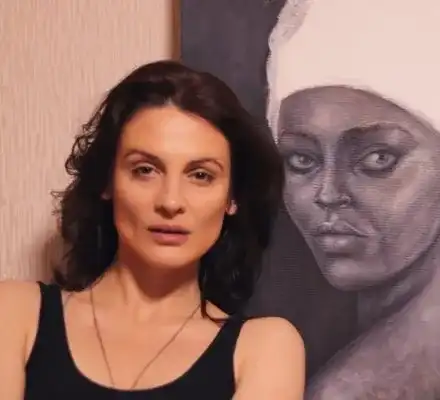 Диана Димитрова рисува по 12 часа