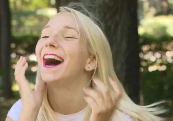 Емили Тротинетката: Искам всяка вечер да спя с различна жена