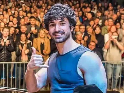 Ергенът Евгени Генчев отраства на село, оре с трактор, сее и плеви