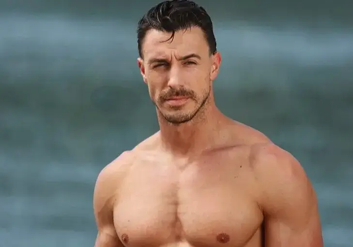 Ергенът напусна България