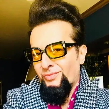 Евгени Минчев: По-интересни са ми кравите от Навални