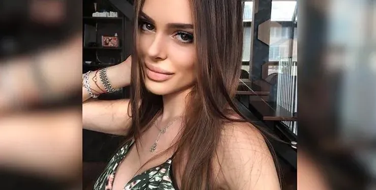 Фалира ли? Снахата на Доган заряза бизнеса с дрехи