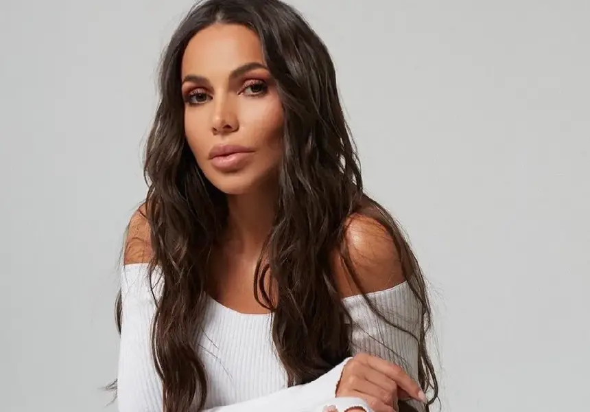 Годинките си вървят! Алисия опъва бръчки за ЧРД