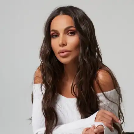 Годинките си вървят! Алисия опъва бръчки за ЧРД