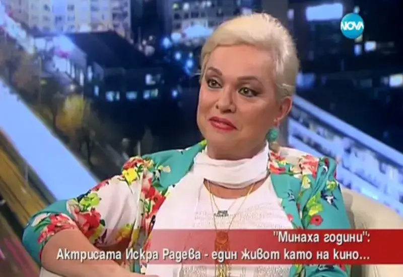 Искра Радева за бебето: Внучката ме върти на пръста си