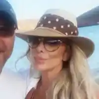 Жената до шеф Манчев върти сделки с имоти за милиони