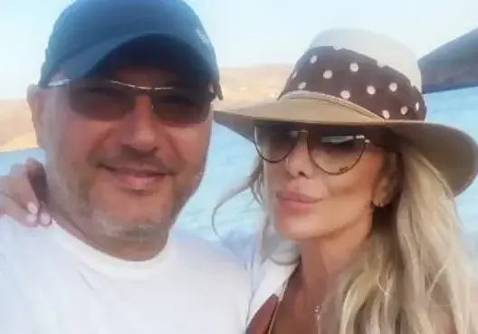 Жената до шеф Манчев върти сделки с имоти за милиони