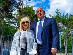 Лили Иванова се хвали с букет от Бойко