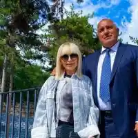 Лили Иванова се хвали с букет от Бойко