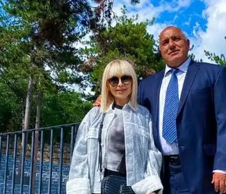 Лили Иванова се хвали с букет от Бойко