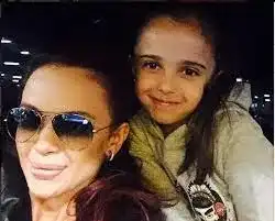 Майка за пример! Мария събра децата