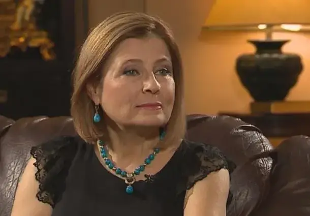 Маргарита Михнева се фука с шнола за коса