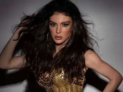 Марго Купър крие  истинското си име (Рускинята е участвала във „Фермер търси жена”, „Сървайвър” и „Мис България”)