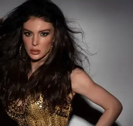 Марго Купър крие  истинското си име (Рускинята е участвала във „Фермер търси жена”, „Сървайвър” и „Мис България”)