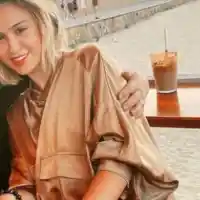 Мария Бакалова води майка си в Канада