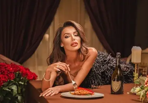 Моника Валериева пирува на Бали