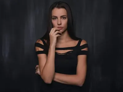 Неда Спасова шокира публиката със сценично облекло