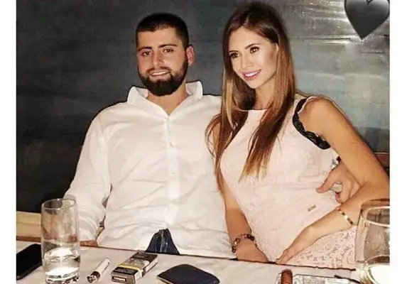 Недко Сланината и Куини-Алис строят палат