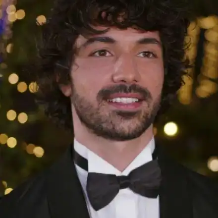 Плащат на „Ергенът” за  промоция на чалга-звезди