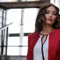 Саня Борисова поддържа форма с въздушна йога, от 9 години не яде месо