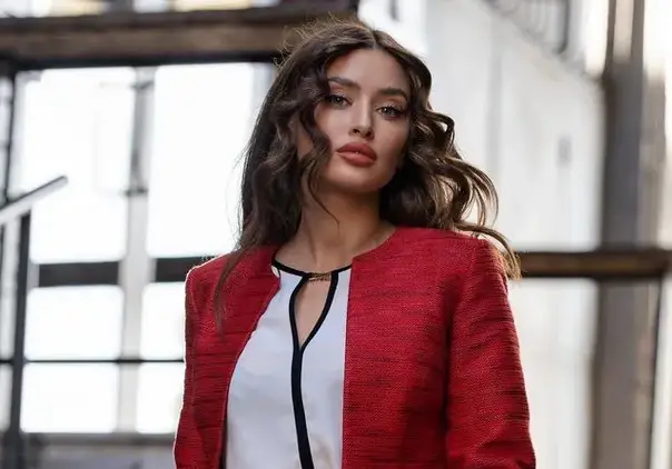 Саня Борисова поддържа форма с въздушна йога, от 9 години не яде месо