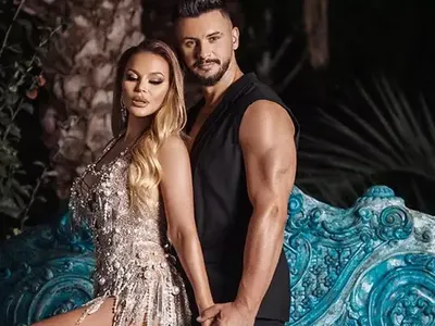 Сърбин отмъкна Деси Слава от Азис! Той я нарече „предателка“, тя му отвърна – „Обичам те“