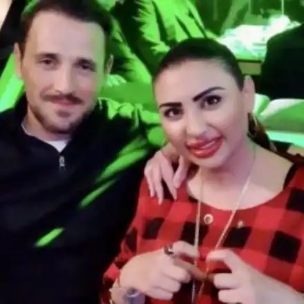 Софка подари черна роза на Вертис