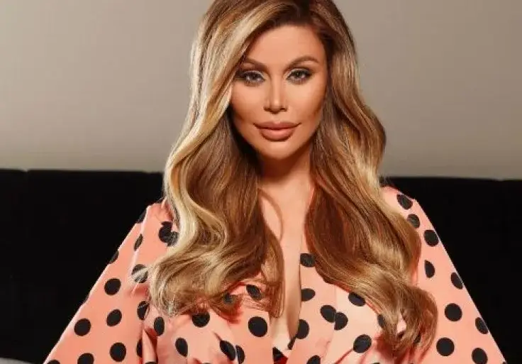 Светлана Гущерова с черешова торта за мама