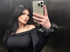Тафкова се пусна по сутиен в центъра на Пловдив! (ФОТО САМО ТУК)