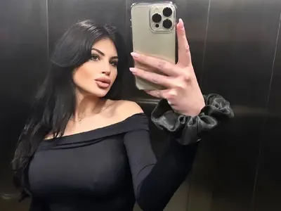 Тафкова се пусна по сутиен в центъра на Пловдив! (ФОТО САМО ТУК)