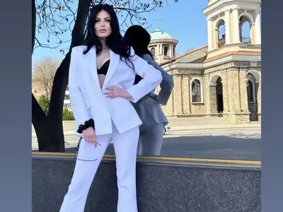 Тафкова се пусна по сутиен в центъра на Пловдив! (ФОТО САМО ТУК)