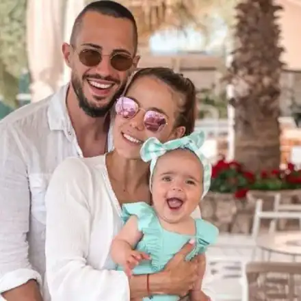 Теа и Наум Шопов ограничават интимните ласки след детето