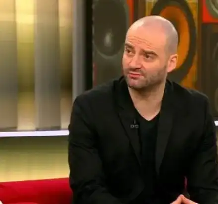 Тома печели „Капките”?